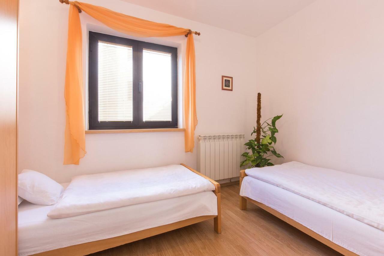 Villa Paradiso Punat Buitenkant foto
