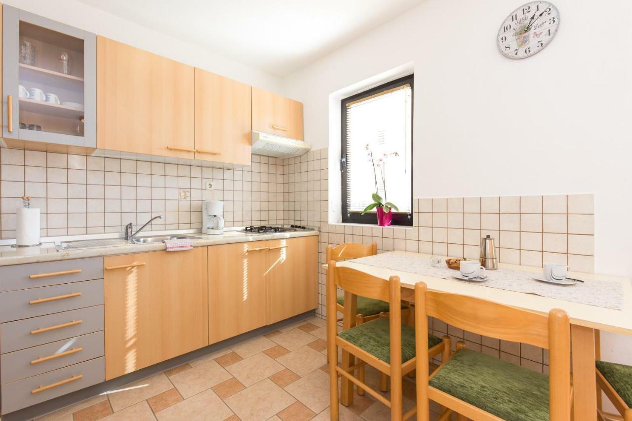 Villa Paradiso Punat Buitenkant foto
