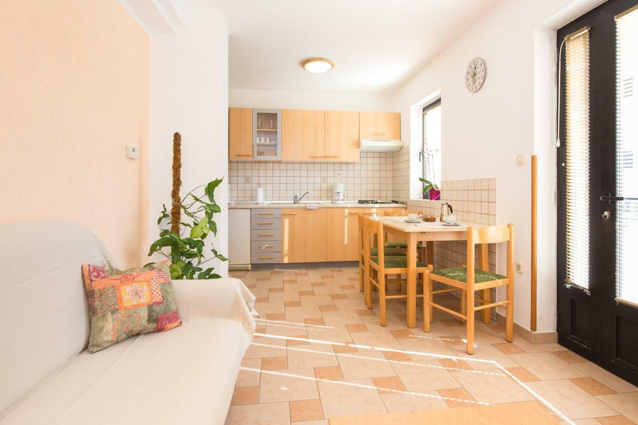 Villa Paradiso Punat Buitenkant foto