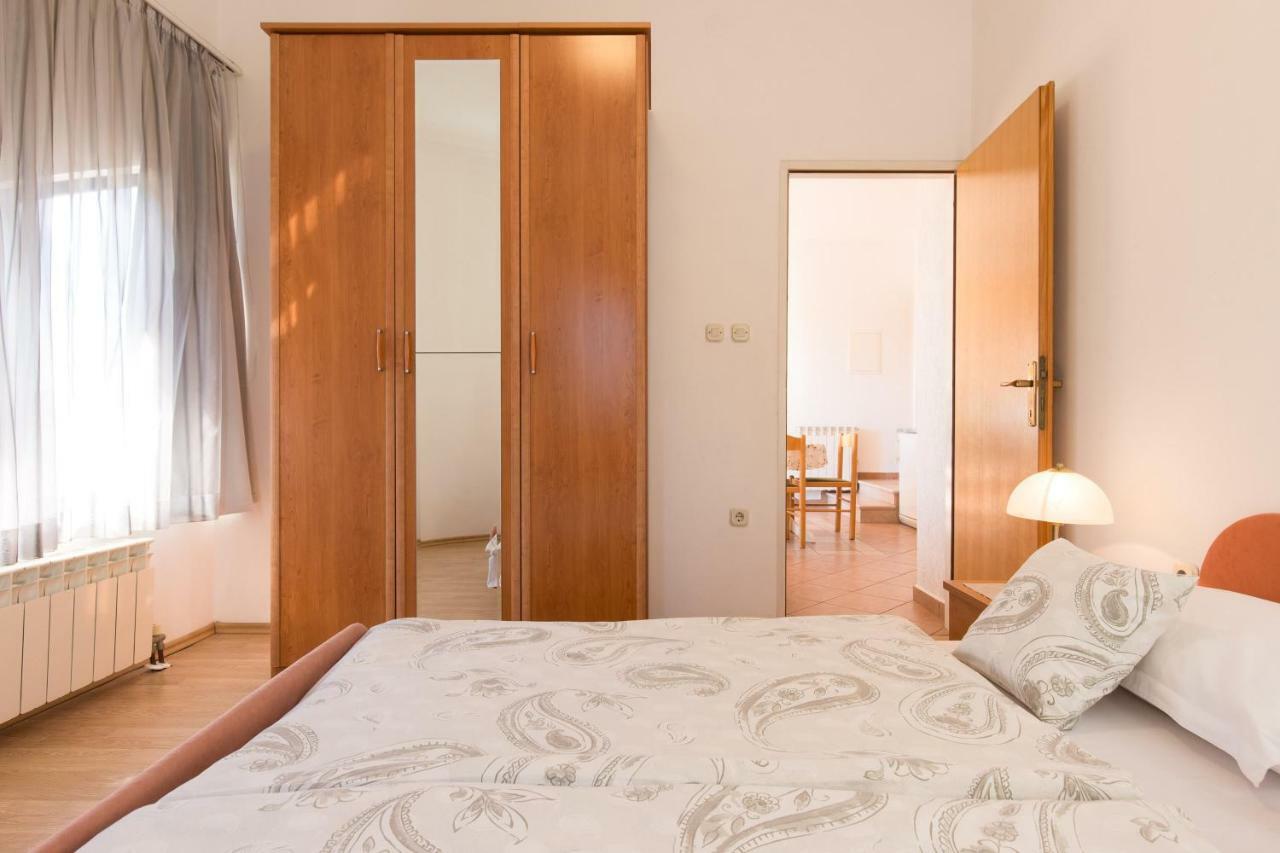 Villa Paradiso Punat Buitenkant foto