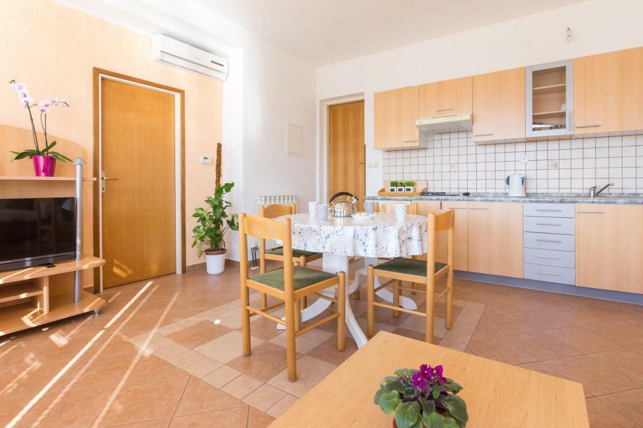 Villa Paradiso Punat Buitenkant foto