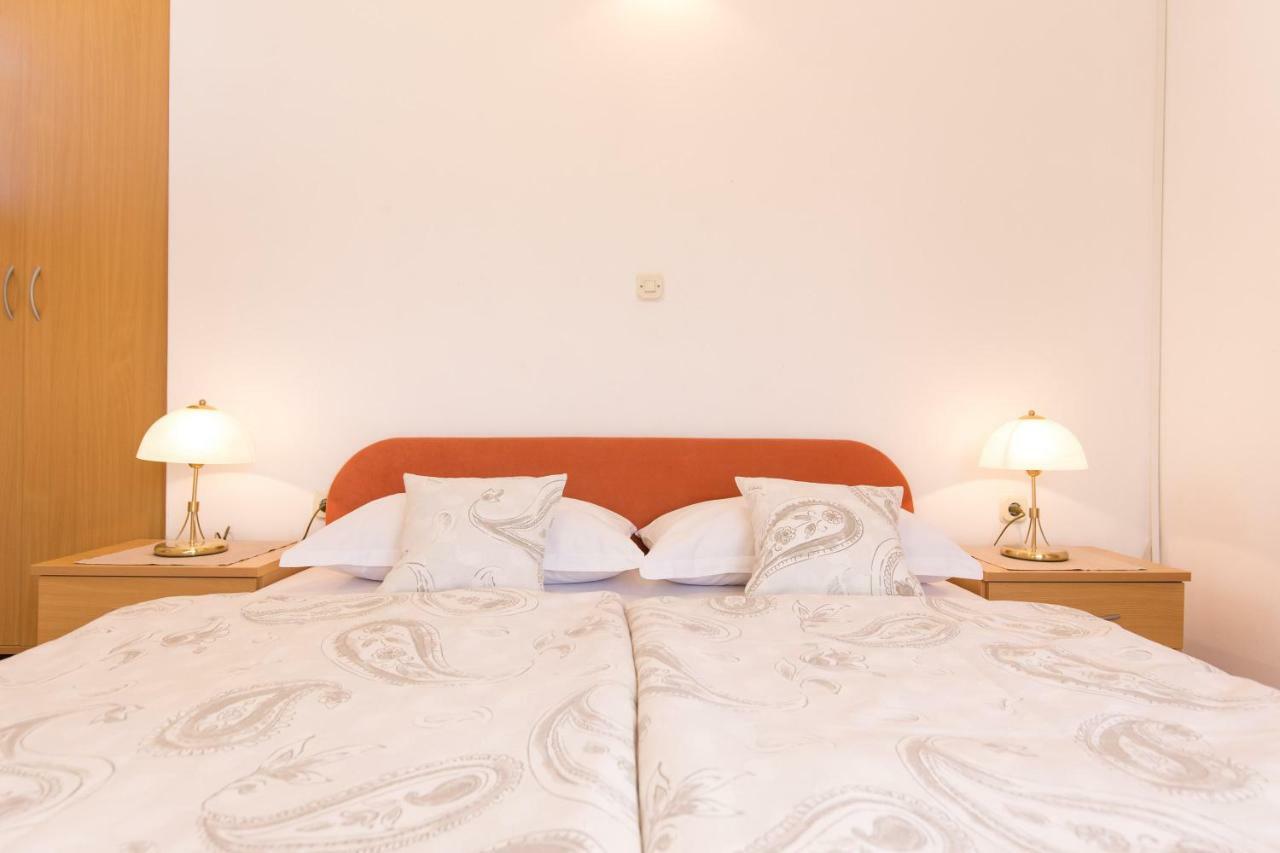 Villa Paradiso Punat Buitenkant foto